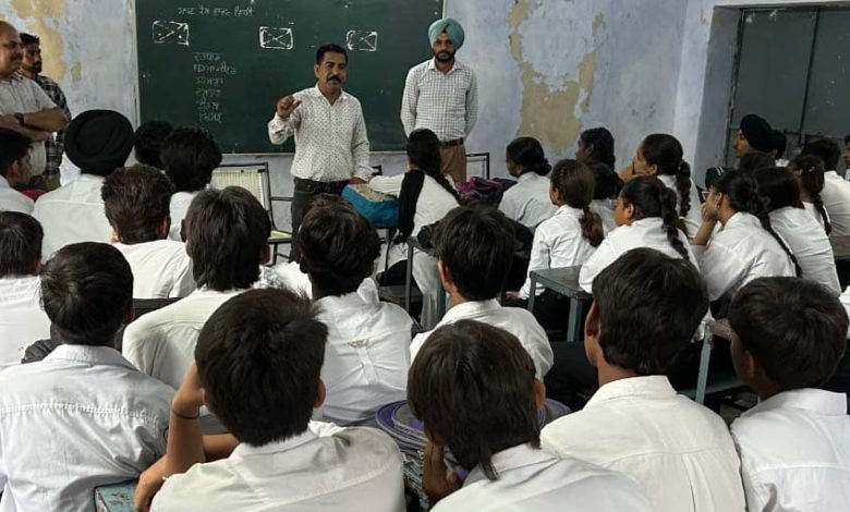 ਫਿਰੋਜ਼ਪੁਰ ਵਿਚ ਭਾਰੀ ਬਾਰਿਸ਼ ਹੋਣ ਕਰਕੇ ਡੇਂਗੂ ਲਾਰਵਾ ਦੀ ਪੈਦਾਵਾਰ ਵੱਡੇ ਪੱਧਰ 'ਤੇ