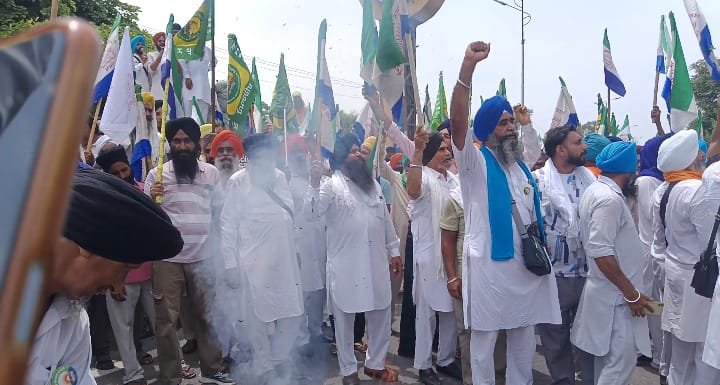 ਕੇਐੱਮਐੱਮ ਦੇ ਸੱਦੇ ’ਤੇ ਲੈਂਡ ਪੂਲਿੰਗ ਦੇ ਵਿਰੋਧ ’ਚ ਮੋਟਰਸਾਈਕਲ ਮਾਰਚ ਕੇਐੱਮਐੱਮ ਦੇ ਸੱਦੇ ’ਤੇ ਲੈਂਡ ਪੂਲਿੰਗ ਦੇ ਵਿਰੋਧ ’ਚ ਮੋਟਰਸਾਈਕਲ ਮਾਰਚ