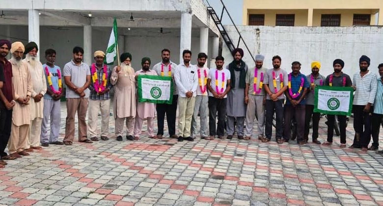 ਪਿੰਡ ਦੋਨਾਂ ਤੇਲੂ ਮੱਲ ਉਰਫ ਮੰਬੋ ਕੇ ਚੋਂਕੀ ਗੁਰੂ ਦੁਆਰਾ ਸਾਹਿਬ ਵਿੱਚ ਇਕਾਈ ਦਾ ਗਠਨ ਪਿੰਡ ਦੋਨਾਂ ਤੇਲੂ ਮੱਲ ਉਰਫ ਮੰਬੋ ਕੇ ਚੋਂਕੀ ਗੁਰੂ ਦੁਆਰਾ ਸਾਹਿਬ ਵਿੱਚ ਇਕਾਈ ਦਾ ਗਠਨ