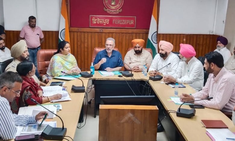 ਸਿਹਤ ਮੰਤਰੀ ਡਾ. ਬਲਬੀਰ ਸਿੰਘ ਨੇ ਵੱਖ ਵੱਖ ਵਿਭਾਗਾਂ ਦੇ ਅਧਿਕਾਰੀਆਂ ਨਾਲ ਕੀਤੀ ਮੀਟਿੰਗ