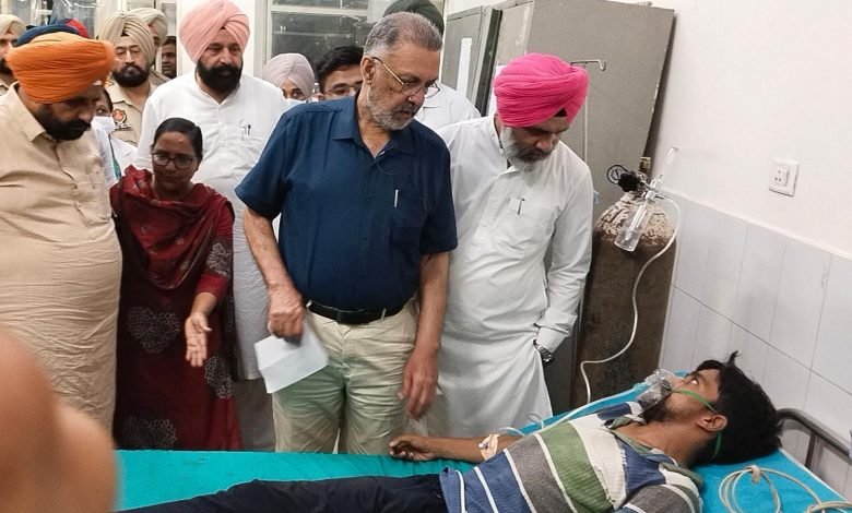 ਹੜ੍ਹ ਪ੍ਰਭਾਵਿਤ ਖੇਤਰਾਂ ਵਿੱਚ ਕਰੀਬ 450 ਰੈਪਿਡ ਰਿਸਪਾਂਸ ਅਤੇ 323 ਮੋਬਾਇਲ ਮੈਡੀਕਲ ਟੀਮਾਂ ਕੀਤੀਆਂ ਨਿਯੁਕਤ - ਸਿਹਤ ਮੰਤਰੀ ਡਾ. ਬਲਬੀਰ ਸਿੰਘ