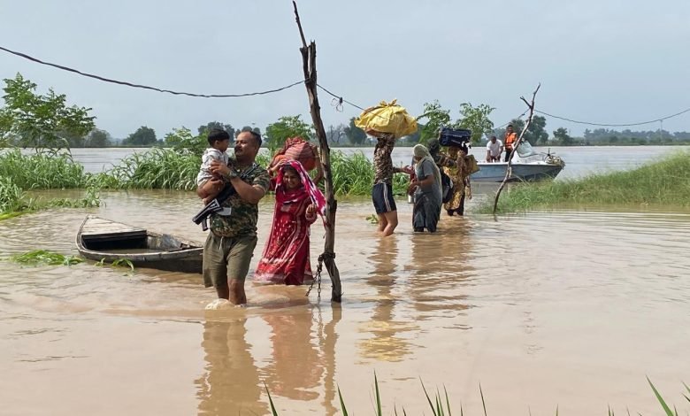 फिरोजपुर सीमा क्षेत्र में बाढ़ की स्थिति: बीएसएफ ने ग्रामीणों को बढ़ते जलस्तर से बचाने में बढ़ाया सहयोग