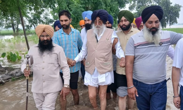 ਹੜ੍ਹਾਂ ਤੋਂ ਪ੍ਰਭਾਵਿਤ ਪਿੰਡਾਂ ਦਾ ਸ਼੍ਰੋਮਣੀ ਅਕਾਲੀ ਦਲ ਅੰਮ੍ਰਿਤਸਰ ਦੇ ਪ੍ਰਧਾਨ ਸਿਮਰਨਜੀਤ ਸਿੰਘ ਮਾਨ ਨੇ ਕੀਤਾ ਦੌਰਾ