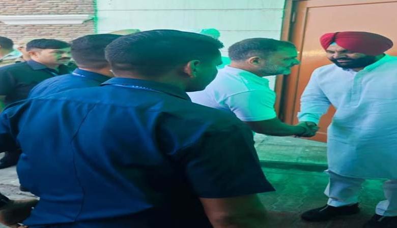 ਅੰਮ੍ਰਿਤਸਰ ਪਹੁੰਚੇ ਰਾਹੁਲ ਗਾਂਧੀ, ਹੜ੍ਹ ਪ੍ਰਭਾਵਿਤ ਇਲਾਕਿਆਂ ਦਾ ਕਰਨਗੇ ਦੌਰਾ