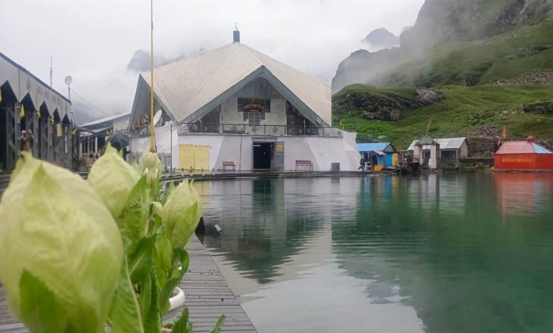 ਸ੍ਰੀ ਬਦਰੀਨਾਥ ਤੇ ਹੇਮਕੁੰਡ ਸਾਹਿਬ ਦੀ ਯਾਤਰਾ 'ਤੇ 5 ਸਤੰਬਰ ਤਕ ਲਗਾਈ ਰੋਕ ਸ੍ਰੀ ਬਦਰੀਨਾਥ ਤੇ ਹੇਮਕੁੰਡ ਸਾਹਿਬ ਦੀ ਯਾਤਰਾ 'ਤੇ 5 ਸਤੰਬਰ ਤਕ ਲਗਾਈ ਰੋਕ