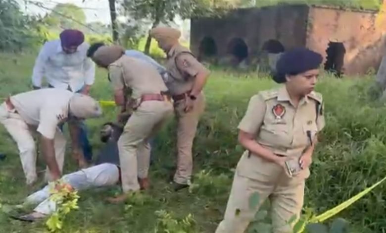 ਫਰੀਦਕੋਟ ਪੁਲਿਸ ਤੇ ਦਵਿੰਦਰ ਬੰਬੀਹਾ ਗੈਗ ਦੇ ਗੁਰਗੇ ਵਿਚਕਾਰ ਫਾਇਰਿੰਗ ਫਰੀਦਕੋਟ ਪੁਲਿਸ ਤੇ ਦਵਿੰਦਰ ਬੰਬੀਹਾ ਗੈਗ ਦੇ ਗੁਰਗੇ ਵਿਚਕਾਰ ਫਾਇਰਿੰਗ