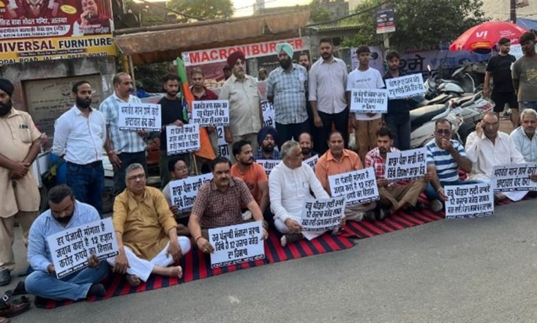 ਭਾਜਪਾ ਨੇ ਪੰਜਾਬ ਸਰਕਾਰ ਕੋਲੋਂ ਮੰਗਿਆ 12000 ਕਰੋੜ ਦਾ ਹਿਸਾਬ, ਕੀਤੀ ਨਾਅਰੇਬਾਜ਼ੀ