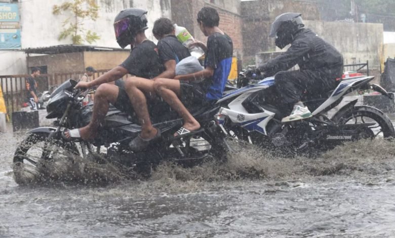 ਲੁਧਿਆਣਾ-ਚੰਡੀਗੜ੍ਹ ਤੇ ਪਠਾਨਕੋਟ 'ਚ ਬਾਰਿਸ਼ ਲੁਧਿਆਣਾ-ਚੰਡੀਗੜ੍ਹ ਤੇ ਪਠਾਨਕੋਟ 'ਚ ਬਾਰਿਸ਼