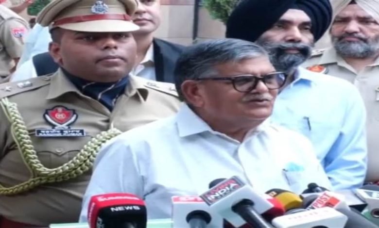 ਮੁੱਖ ਮੰਤਰੀ ਪੰਜਾਬ ਦਾ ਹਾਲ-ਚਾਲ ਪੁੱਛਣ ਹਸਪਤਾਲ ਪਹੁੰਚੇ ਰਾਜਪਾਲ