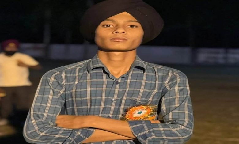 ਮੇਲੇ ਤੋਂ ਪਰਤਦਿਆਂ ਨੌਜਵਾਨ ਮੋਟਰਸਾਈਕਲ ਸਣੇ ਨਹਿਰ ’ਚ ਡਿੱਗਾ, ਮੌਤ ਮੇਲੇ ਤੋਂ ਪਰਤਦਿਆਂ ਨੌਜਵਾਨ ਮੋਟਰਸਾਈਕਲ ਸਣੇ ਨਹਿਰ ’ਚ ਡਿੱਗਾ, ਮੌਤ