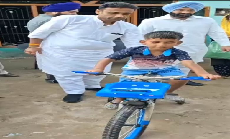  ਰਾਹੁਲ ਗਾਂਧੀ ਨੇ 5 ਸਾਲਾ ਅੰਮ੍ਰਿਤਪਾਲ ਨੂੰ ਭੇਜੀ ਨਵੀਂ ਸਾਈਕਲ ਭੇਜੀ, ਵੀਡੀਓ ਕਾਲ ਰਾਹੀਂ ਕੀਤੀ ਗੱਲ