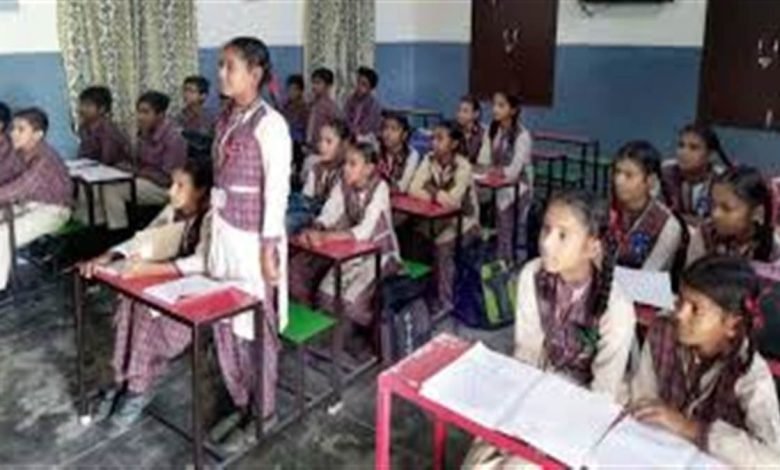 ਪੰਜਾਬ ਦੇ ਸਰਕਾਰੀ ਸਕੂਲਾਂ ’ਚ ਪ੍ਰਿੰਸੀਪਲ ਦੀਆਂ 984 ਅਸਾਮੀਆਂ ਖਾਲੀ ਪੰਜਾਬ ਦੇ ਸਰਕਾਰੀ ਸਕੂਲਾਂ ’ਚ ਪ੍ਰਿੰਸੀਪਲ ਦੀਆਂ 984 ਅਸਾਮੀਆਂ ਖਾਲੀ