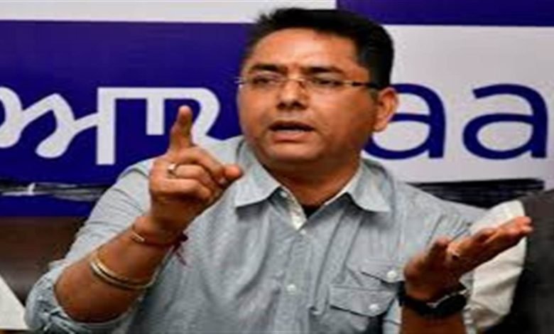 ਕੈਬਨਿਟ ਮੰਤਰੀ ਅਮਨ ਅਰੋੜਾ ਤੇ ਡਾ. ਬਲਬੀਰ ਸਿੰਘ ਨੂੰ ਵੀ ਹੋ ਚੁੱਕੀ ਹੈ ਸਜ਼ਾ, ਕਿਉਂ ਨਹੀਂ ਗਈ ਮੈਂਬਰਸ਼ਿਪ?