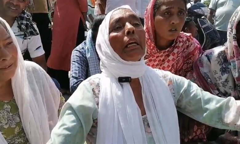 ਨੌਜਵਾਨ ਦੀ ਸ਼ੱਕੀ ਹਾਲਤ ’ਚ ਮੌਤ, ਪਰਿਵਾਰ ਨੇ ਥਾਣੇ ਦੇ ਬਾਹਰ ਲਾਇਆ ਧਰਨਾ