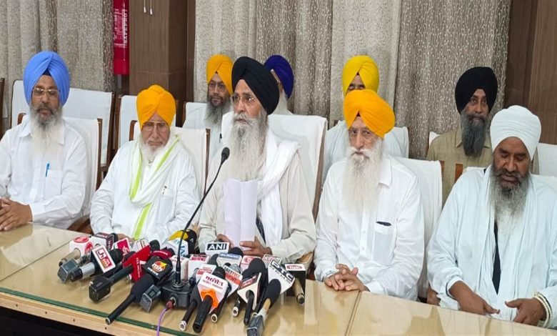 ਸ਼੍ਰੋਮਣੀ ਕਮੇਟੀ ਪ੍ਰਧਾਨ ਦਾ ਵਿਰੋਧੀਆਂ ਨੂੰ ਠੋਕਵਾਂ ਜਵਾਬ, ਕਿਹਾ- ਸੜ ਨਾ ਰੀਸ ਕਰ ਕਹਾਵਤ ਤੁਹਾਡੇ 'ਤੇ ਢੁੱਕਦੀ ਹੈ