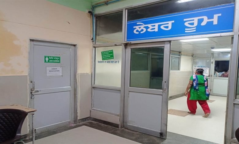 ਦੁਪਹਿਰ ਪਿੱਛੋਂ ਸਿਵਲ ਤੇ ਜੱਚਾ-ਬੱਚਾ ਹਸਪਤਾਲ ਦੇ ਬਾਥਰੂਮਾਂ ’ਤੇ ਲੱਗ ਜਾਂਦੇ ਨੇ ਜਿੰਦੇ