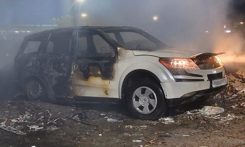 ਕੂੜੇ ਨੂੰ ਲਾਈ ਅੱਗ ’ਚ ਸੜੀ 15 ਲੱਖ ਦੀ ਕਾਰ ਕੂੜੇ ਨੂੰ ਲਾਈ ਅੱਗ ’ਚ ਸੜੀ 15 ਲੱਖ ਦੀ ਕਾਰ