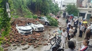 ਲਗਾਤਾਰ ਪੈ ਰਹੇ ਮੀਂਹ ਕਾਰਨ ਡਿੱਗੀ ਦੋਮੋਰੀਆ ਪੁੱਲ ਦੀ ਕੰਧ