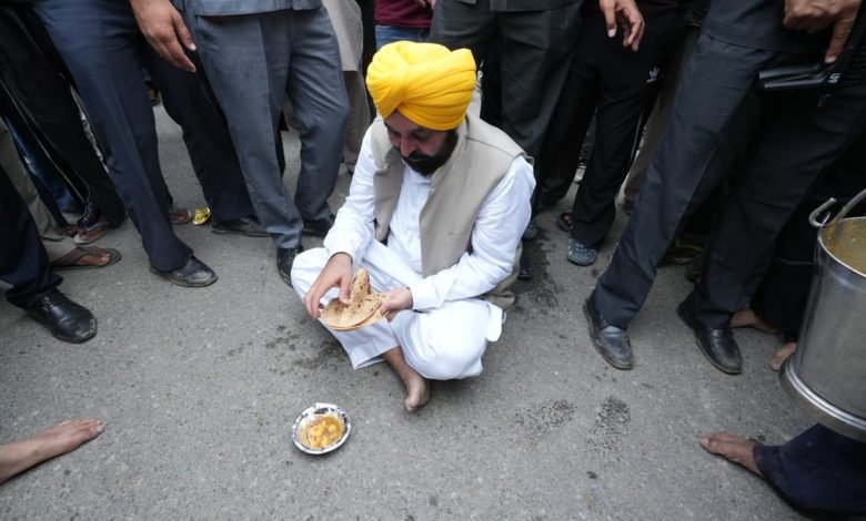 CM VISITS FLOOD AFFECTED AREAS OF FEROZEPUR IN BOAT, SEEKS UPWARD REVISION IN COMPENSATION OF LOSS DUE TO NATURAL DISASTER FROM GOI