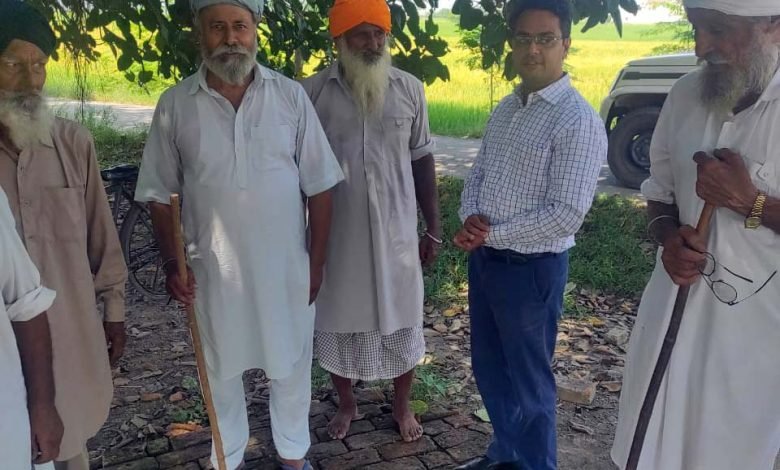 ਐਸ.ਡੀ.ਐਮ ਨੇ ਵੱਖ ਵੱਖ ਪਿੰਡਾਂ ਵਿੱਚ ਜਾ ਕੇ ਕਿਸਾਨਾਂ ਨੂੰ ਪਰਾਲੀ ਨਾ ਸਾੜਨ ਬਾਰੇ ਕੀਤਾ ਜਾਗਰੂਕ