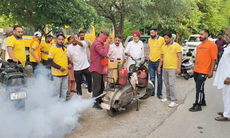 ਗਲੀ-ਗਲੀ ਤੱਕ ਪਹੁੰਚਿਆ ਸੈਨੀਟਾਈਜ਼ੇਸ਼ਨ ਅਭਿਆਨ, ਸਿੱਖਿਆ ਮੰਤਰੀ ਹਰਜੋਤ ਸਿੰਘ ਬੈਂਸ ਨੇ ਖੁਦ ਸੰਭਾਲੀ ਕਮਾਨ
