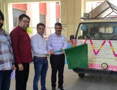 ‎ਕਿਸਾਨਾਂ ਨੂੰ ਪਰਾਲੀ ਸਾੜਨ ਤੋਂ ਰੋਕਣ ਲਈ ਐਸਡੀਐਮ ਅਤੇ ਮੁਖ ਖੇਤੀਬਾੜੀ ਅਫਸਰ ਨੇ ਜਾਗਰੂਕਤਾ ਵੈਨ ਨੂੰ ਹਰੀ ਝੰਡੀ ਦੇ ਕੇ ਰਵਾਨਾ ਕੀਤਾ