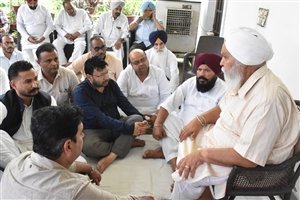 ਸਥਾਨਕ ਸਰਕਾਰਾਂ ਮੰਤਰੀ ਡਾ. ਰਵਜੋਤ ਸਿੰਘ ਨੇ ਮੋਹਿੰਦਰ ਸਿੰਘ ਕੇ.ਪੀ. ਦੇ ਪੁੱਤਰ ਦੀ ਮੌਤ ’ਤੇ ਪ੍ਰਗਟਾਇਆ ਦੁੱਖ