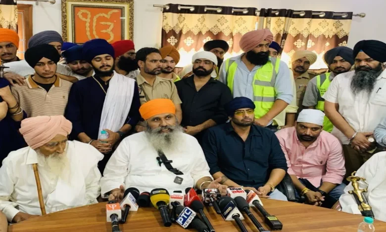 ਪੰਜਾਬੀ ਗਾਇਕ ਮਨਕੀਰਤ ਔਲਖ ਪਹੁੰਚੇ ਕਪੂਰਥਲਾ