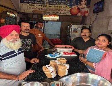 ਫੂਡ ਸੇਫਟੀ ਅਧਿਕਾਰੀਆਂ ਨੇ ਵੱਖ-ਵੱਖ ਮਠਿਆਈਆਂ ਦੀਆਂ ਦੁਕਾਨਾਂ ਦੀ ਚੈਕਿੰਗ ਕਰਕੇ ਭਰੇ ਸੈਂਪਲ