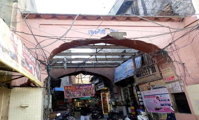 ਇੱਕ ਮਹੀਨੇ ਤੋਂ ਛੱਤ ਨੂੰ ਉਡੀਕ ਰਿਹੈ ਤਲਵੰਡੀ ਦਰਵਾਜ਼ਾ, ਸਾਂਭ ਸੰਭਾਲ ਨਾ ਹੋਣ ਕਾਰਨ ਖਰਾਬ ਹੋ ਗਈ ਸੀ ਸੰਦੂਕੀ ਛੱਤ