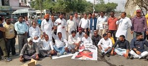 IPS ਪੂਰਨ ਕੁਮਾਰ ਖੁਦਕੁਸ਼ੀ ਮਾਮਲੇ 'ਚ ਲੁਧਿਆਣਾ 'ਚ ਵਿਰੋਧ ਪ੍ਰਦਰਸ਼ਨ; ਨੈਸ਼ਨਲ ਹਾਈਵੇਅ 'ਤੇ ਲੱਗਾ 6 KM ਤਕ ਲੰਬਾ ਜਾਮ