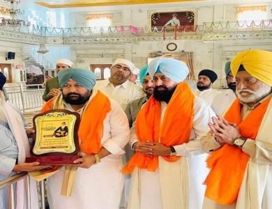 ਤਰਨਤਾਰਨ ਗੁਰਦੁਆਰਾ ਸ੍ਰੀ ਟਾਹਲਾ ਸਾਹਿਬ ’ਚ ਨਤਮਸਤਕ ਹੋਏ ਕਰਨਬੀਰ ਸਿੰਘ ਬੁਰਜ