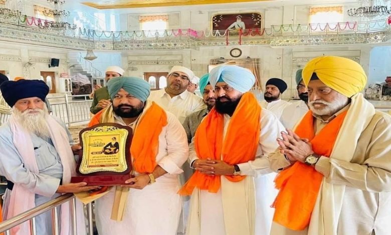 ਤਰਨਤਾਰਨ ਗੁਰਦੁਆਰਾ ਸ੍ਰੀ ਟਾਹਲਾ ਸਾਹਿਬ ’ਚ ਨਤਮਸਤਕ ਹੋਏ ਕਰਨਬੀਰ ਸਿੰਘ ਬੁਰਜ