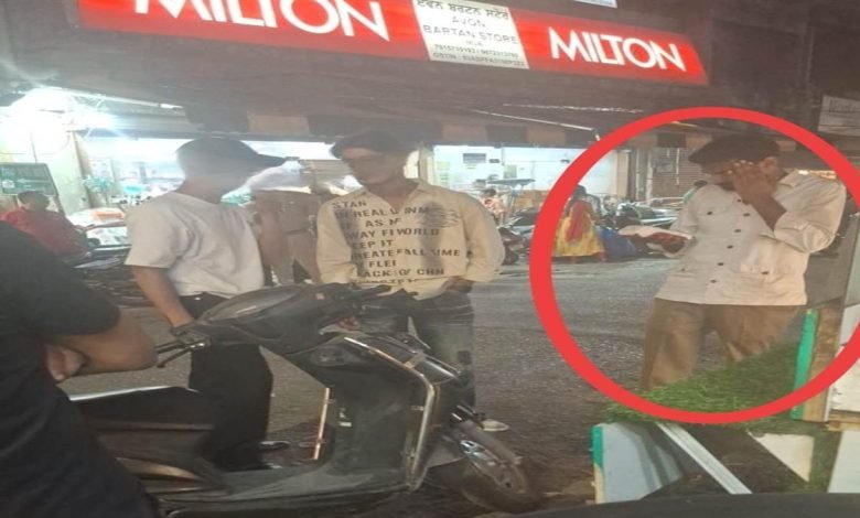 ਨਿਯਮਾਂ ਖਿਲਾਫ਼ ਪ੍ਰਾਈਵੇਟ ਵਲੰਟੀਅਰ ਕੱਟ ਰਹੇ ਵਾਹਨਾਂ ਦੇ ਚਲਾਨ ਨਿਯਮਾਂ ਖਿਲਾਫ਼ ਪ੍ਰਾਈਵੇਟ ਵਲੰਟੀਅਰ ਕੱਟ ਰਹੇ ਵਾਹਨਾਂ ਦੇ ਚਲਾਨ