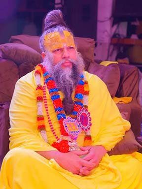 ਪ੍ਰੇਮਾਨੰਦ ਮਹਾਰਾਜ ਨੇ ਇਸ ਸੰਤ ਨੂੰ ਆਪਣੀ ਗੱਦੀ 'ਤੇ ਬਿਠਾਇਆ, ਗਲੇ ਮਿਲ ਕੇ ਫੁੱਟ-ਫੁੱਟ ਕੇ ਰੋਏ