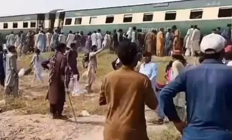 ਪਾਕਿਸਤਾਨ ’ਚ ਧਮਾਕਾ ਕਰ ਕੇ ਜਫਰ ਐਕਸਪ੍ਰੈੱਸ ਨੂੰ ਮੁੜ ਬਣਾਇਆ ਨਿਸ਼ਾਨਾ ਪਾਕਿਸਤਾਨ ’ਚ ਧਮਾਕਾ ਕਰ ਕੇ ਜਫਰ ਐਕਸਪ੍ਰੈੱਸ ਨੂੰ ਮੁੜ ਬਣਾਇਆ ਨਿਸ਼ਾਨਾ