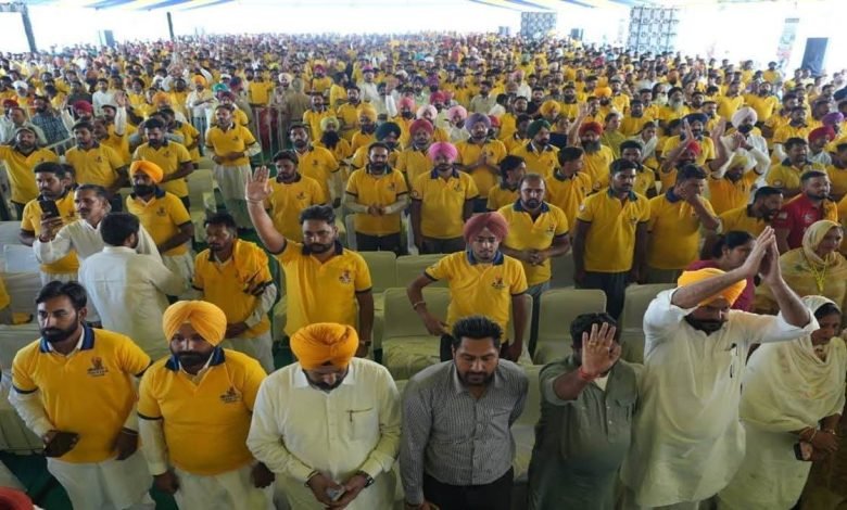 ‘ਆਪ’ ਦੀ ਰੈਲੀ ’ਚ ਉਮੜਿਆ ਲੋਕਾਂ ਦਾ ਭਾਰੀ ਇਕੱਠ, ਥਾਂ–ਥਾਂ ’ਤੇ ਲੱਗੇ ਜਾਮ