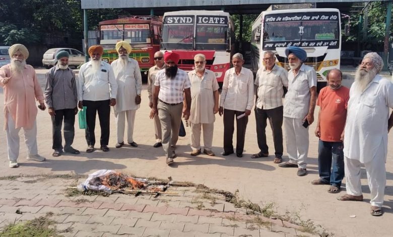 ਜਾਤੀ ਅਤੇ ਲਿੰਗ ਭੇਦ ਖ਼ਿਲਾਫ਼ ਕੀਤਾ ਅਰਥੀ ਫੂਕ ਪ੍ਰਦਰਸ਼ਨ