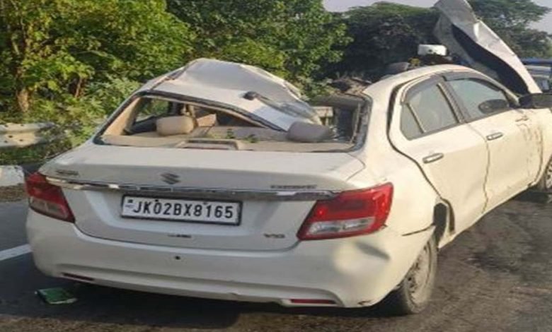 ਕਾਰ ਡਿਵਾਈਡਰ ਨਾਲ ਟਕਰਾਈ, ਮਾਂ-ਪੁੱਤ ਦੀ ਮੌਤ; ਪਿਓ-ਧੀ ਗੰਭੀਰ ਗੰਭੀਰ ਜ਼ਖ਼ਮੀ