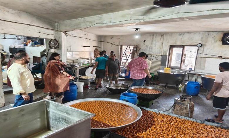 ਲੋਕਾਂ ਦੀ ਸਿਹਤ ਸੰਭਾਲ ਲਈ ਫੂਡ ਸੇਫਟੀ ਟੀਮ ਐਕਸ਼ਨ ’ਚ