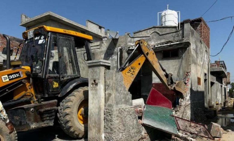 ਕਸਬਾ ਮੁੱਦਕੀ 'ਚ ਇੱਕ ਹੋਰ ਨਸ਼ਾ ਤਸਕਰ ਦੇ ਘਰ ਚਲਾਇਆ ਬੁਲਡੋਜ਼ਰ ਕਸਬਾ ਮੁੱਦਕੀ 'ਚ ਇੱਕ ਹੋਰ ਨਸ਼ਾ ਤਸਕਰ ਦੇ ਘਰ ਚਲਾਇਆ ਬੁਲਡੋਜ਼ਰ