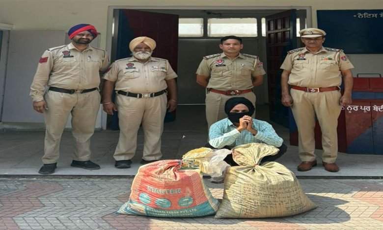 ਟਰੱਕ ਚੋਂ 19 ਕਿਲੋ 600 ਗ੍ਰਾਮ ਡੋਡਾ ਚੂਰਾਪੋਸਤ ਬਰਾਮਦ ਟਰੱਕ ਚੋਂ 19 ਕਿਲੋ 600 ਗ੍ਰਾਮ ਡੋਡਾ ਚੂਰਾਪੋਸਤ ਬਰਾਮਦ