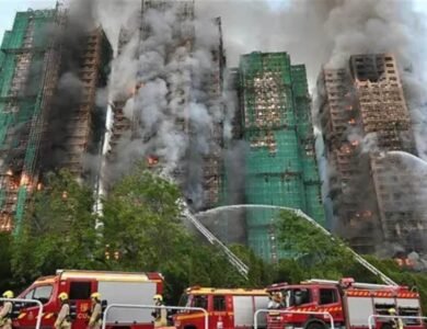 ਹਾਂਗਕਾਂਗ 'ਚ ਵੱਡੇ ਰਿਹਾਇਸ਼ੀ ਕੰਪਲੈਕਸ 'ਚ ਲੱਗੀ ਭਿਆਨਕ ਅੱਗ, 44 ਮੌਤਾਂ, 300 ਦੇ ਕਰੀਬ ਲੋਕ ਲਾਪਤਾ