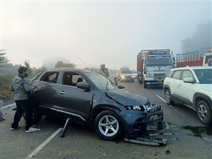 ਨੈਸ਼ਨਲ ਹਾਈਵੇ 'ਤੇ ਵਾਪਰਿਆ ਭਿਆਨਕ ਹਾਦਸਾ, ਉੱਡੇ ਗੱਡੀ ਦੀ ਪਰਖੱਚੇ; 5 ਲੋਕ ਜ਼ਖ਼ਮੀ