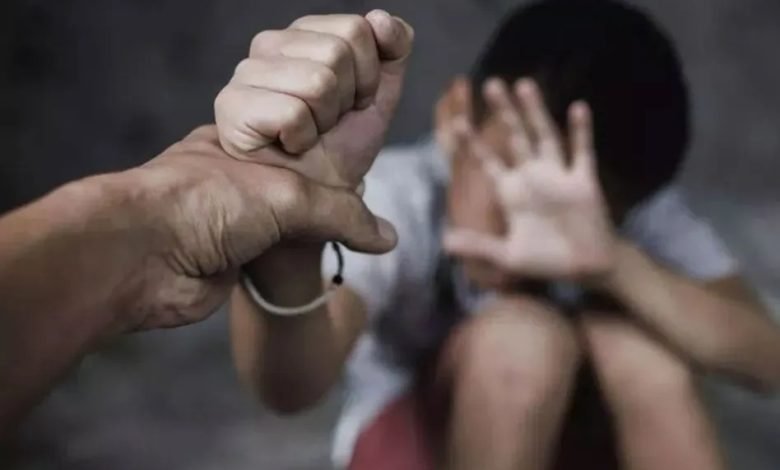 ਅਧਿਆਪਕ ਨੇ ਵਿਦਿਆਰਥੀ ਨੂੰ ਬੇਰਹਿਮੀ ਨਾਲ ਕੁੱਟਿਆ, ਅੱਖ ਤੇ ਕੰਨ 'ਚੋਂ ਵਹਿਣ ਲੱਗਾ ਖੂਨ