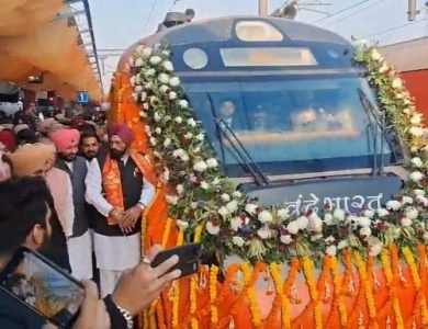 ਫਿਰੋਜ਼ਪੁਰ ਤੋਂ ਦਿੱਲੀ ਲਈ 'ਵੰਦੇ ਭਾਰਤ' ਪਹਿਲੇ ਦਿਨ ਹੋਈ ਰਵਾਨਾ