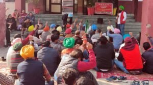 ਰੀਵਾਈਜ਼ਡ ਪੇ-ਸਕੇਲਾਂ ਦਾ ਬਕਾਇਆ ਜਾਰੀ ਨਾ ਕਰਨ ’ਤੇ ਸਟਾਫ਼ ਵੈਲਫੇਅਰ ਐਸੋਸੀਏਸ਼ਨ ਨੇ ਜਤਾਇਆ ਰੋਸ ਰੀਵਾਈਜ਼ਡ ਪੇ-ਸਕੇਲਾਂ ਦਾ ਬਕਾਇਆ ਜਾਰੀ ਨਾ ਕਰਨ ’ਤੇ ਸਟਾਫ਼ ਵੈਲਫੇਅਰ ਐਸੋਸੀਏਸ਼ਨ ਨੇ ਜਤਾਇਆ ਰੋਸ