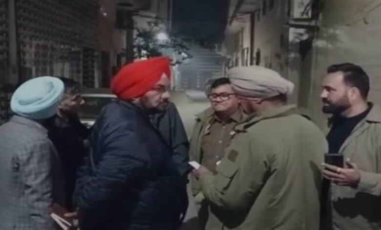 ਪਾਰਕਿੰਗ ਨੂੰ ਲੈ ਕੇ ਇਕ ਗੁਆਂਢੀ ਨਾਲ ਝਗੜਾ, ਹੋਈ ਠਾਹ-ਠਾਹ