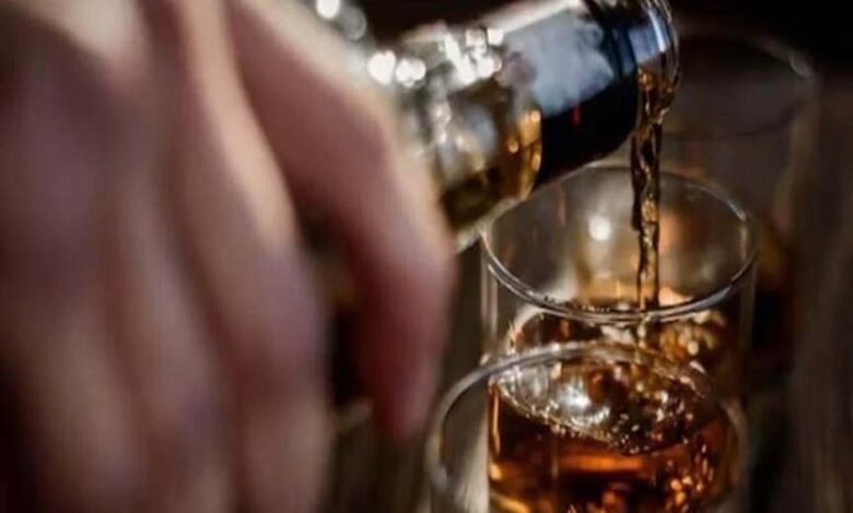 ‘ਖ਼ਬਰਦਾਰ! 25 ਸਾਲਾਂ ਤੋਂ ਘੱਟ ਨੂੰ ਜੇ ਪਿਆਈ ਸ਼ਰਾਬ- ਡੀਸੀ