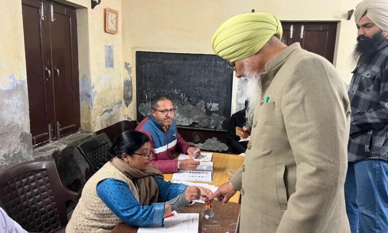ਜ਼ਿਲ੍ਹਾ ਪ੍ਰੀਸ਼ਦ ਤੇ ਬਲਾਕ ਸੰਮਤੀਆਂ ਲਈ ਵੋਟਿੰਗ ਸ਼ੁਰੂ